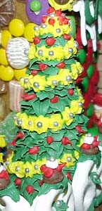 This is a close up of the tree that Julie decorated - almost completely with icing. Note the wonderful dark green icing.