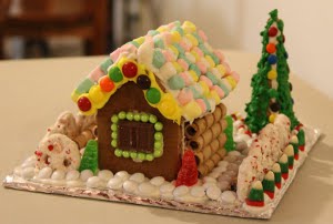 C's house from the back. She made a great double mint fence. Note also the chocolate bar windows!